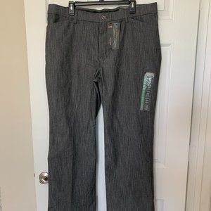 Lee Women´s Plus Flex Motion Dress Pants, Size 18 Short.